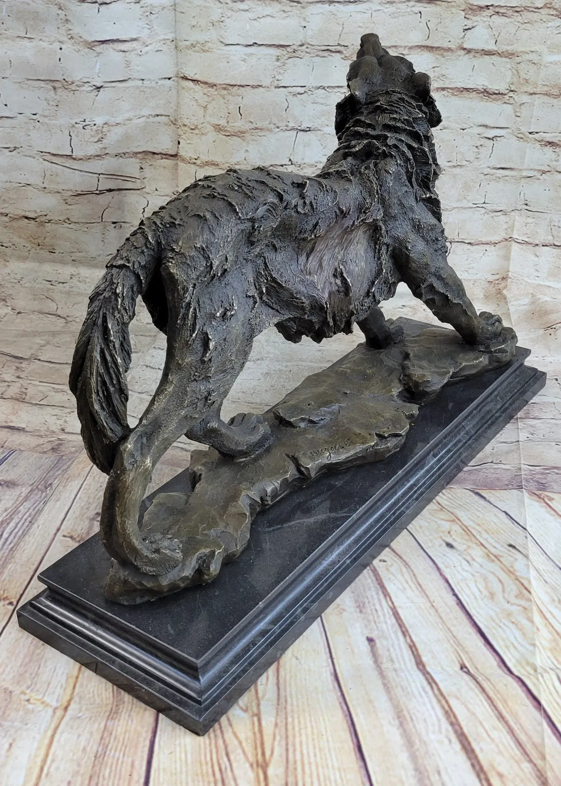 Larger  Size Howling Wolf Bronze Sculpture By European Bronze Finery Artwork