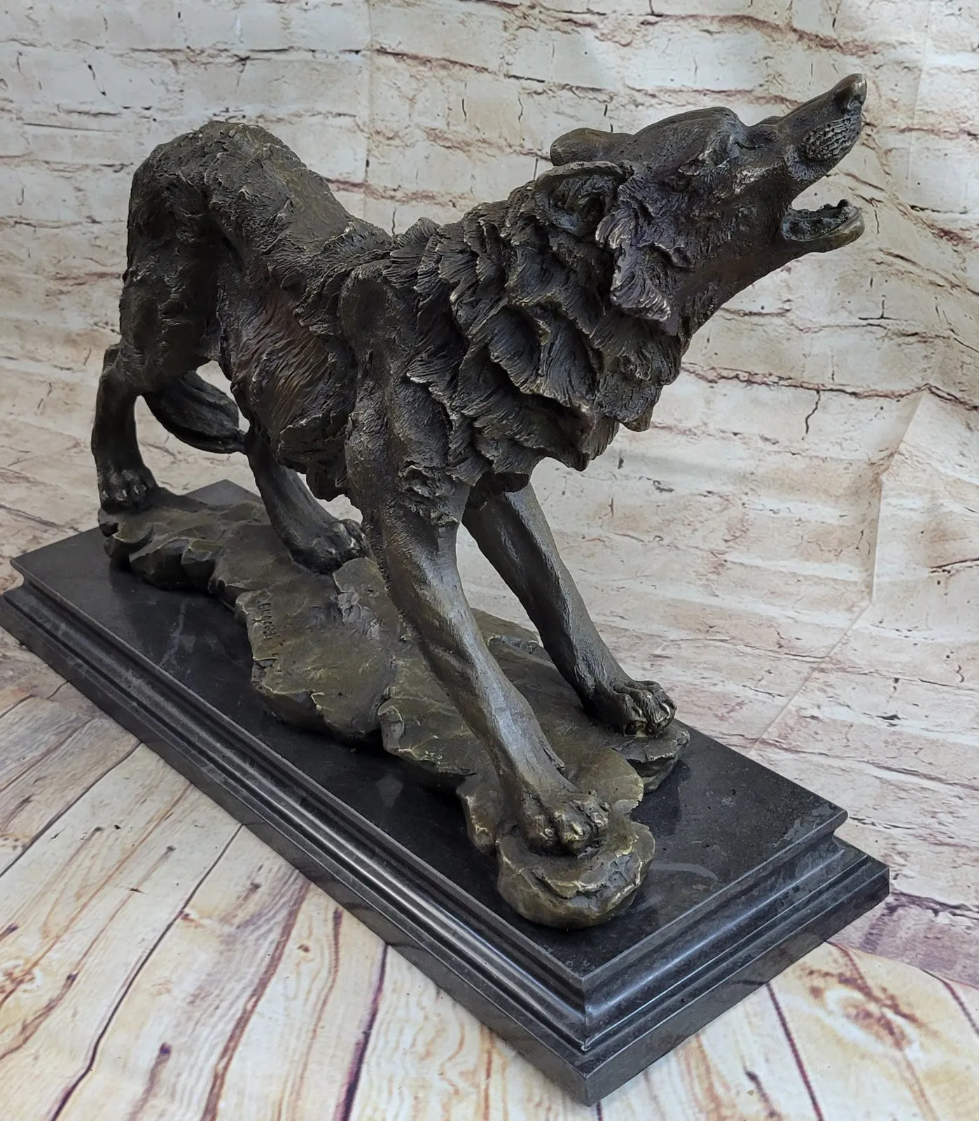 Larger  Size Howling Wolf Bronze Sculpture By European Bronze Finery Artwork